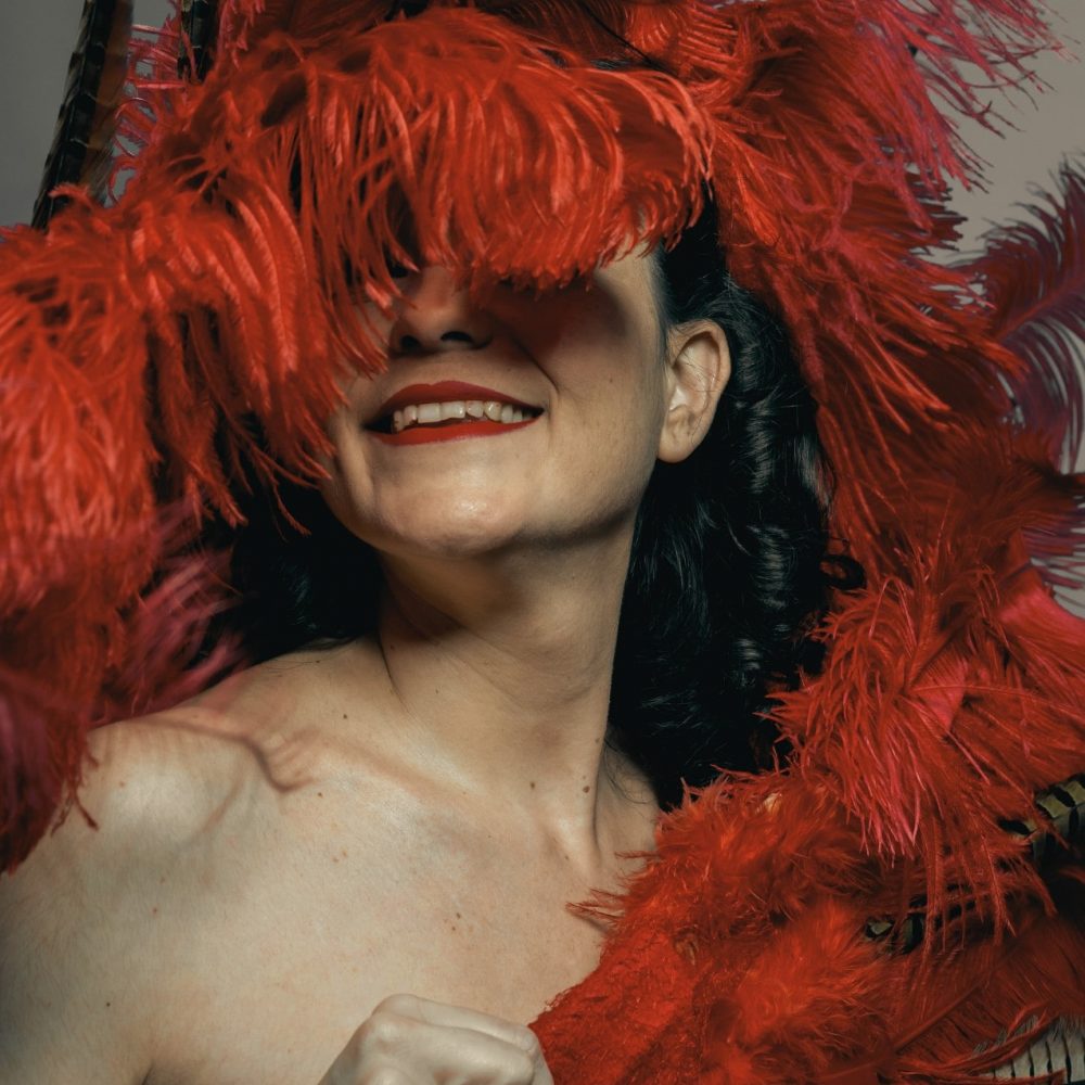 femme-burlesque-plumes-COMPRESSE Alexander Krivitskiy - 15